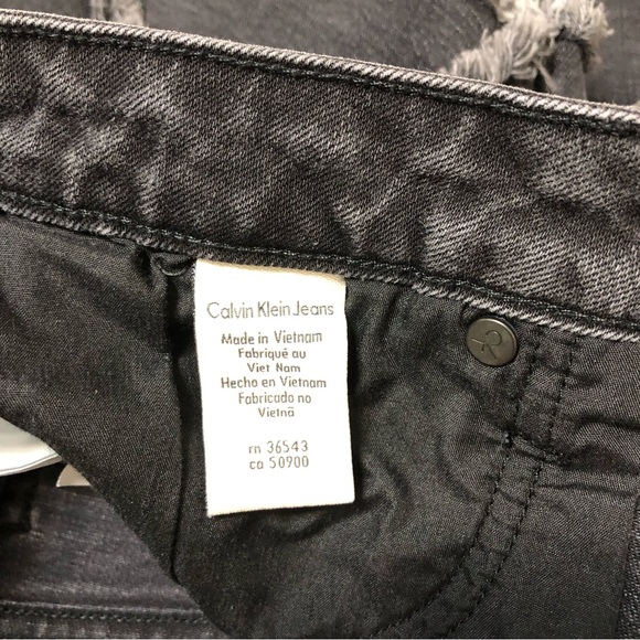 Calvin Klein Cotton Blend Distressed Fringe Mid Rise Gray Wash Jean Shorts W29 - Picture 10 of 13